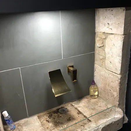 Les Geais לינה וארוחת בוקר