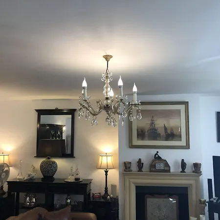 Les Geais לינה וארוחת בוקר 3*